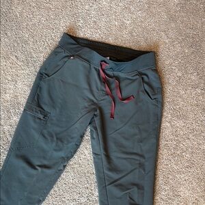 Dark green figs joggers